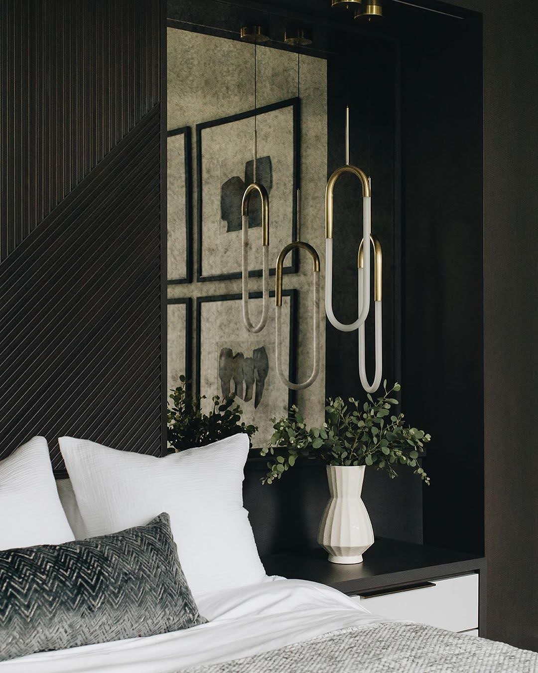 15 Moody Bedroom Décor Ideas You’ll Fall in Love With
