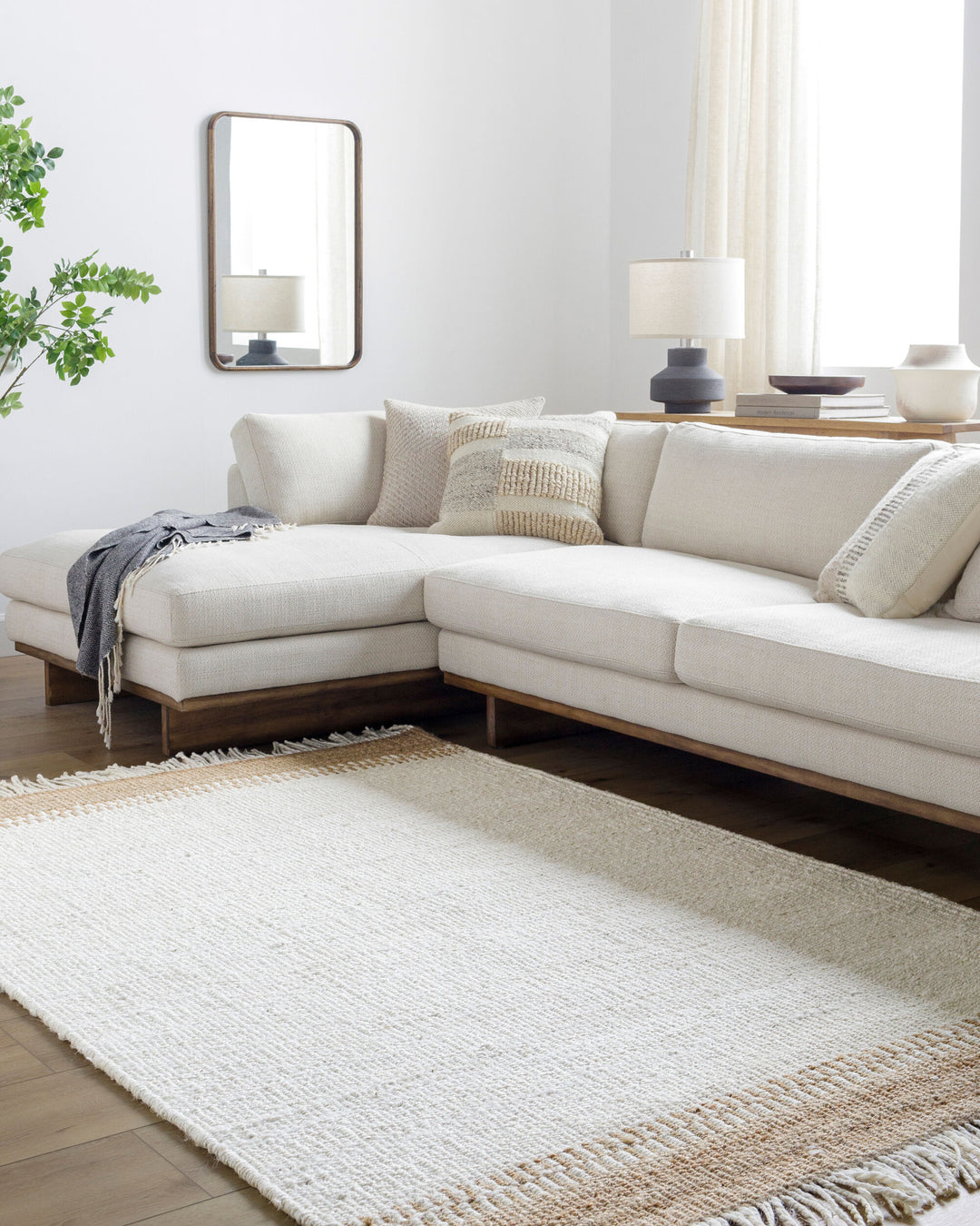 Solid Tassel Jute Rug